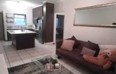 Stylish 2-Bedroom Garden Apartment in Lonehill – Sunset Boulevard Complex